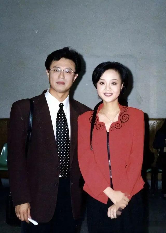 白燕升,结婚九个月妻子瘫痪不抛弃,45岁离开央视,50岁儿女双全