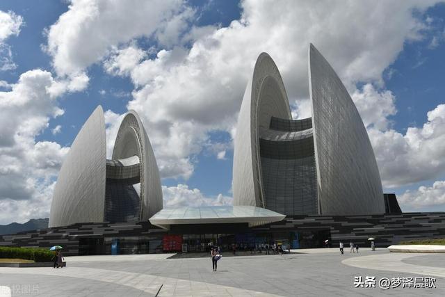 中国唯一建设在海岛上的歌剧院“珠海大剧院”