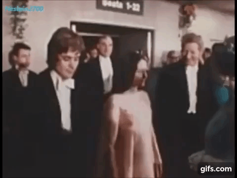 1968年，“朱丽叶”裸露镜头在伦敦首映，英女王夫妇就坐在第一排