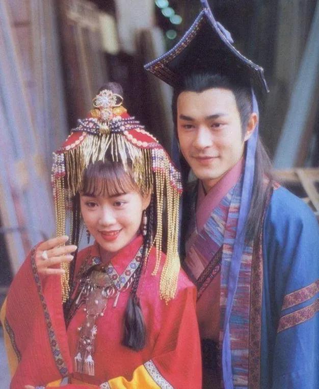 古龙经典《圆月弯刀》刘松仁版和古天乐版谁更胜一筹