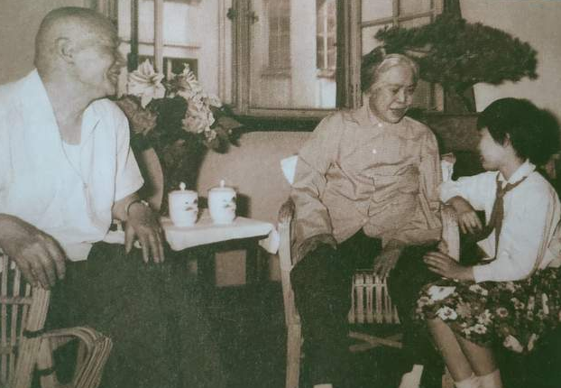 1978年，王美英受命照顾贺子珍，出发前被告知：必须遵守3条规定