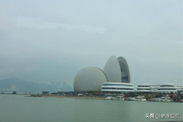 中国唯一建设在海岛上的歌剧院“珠海大剧院”