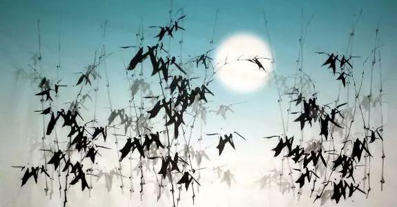 看见月亮想起初恋，一轮清辉寄托几多爱与缠绵