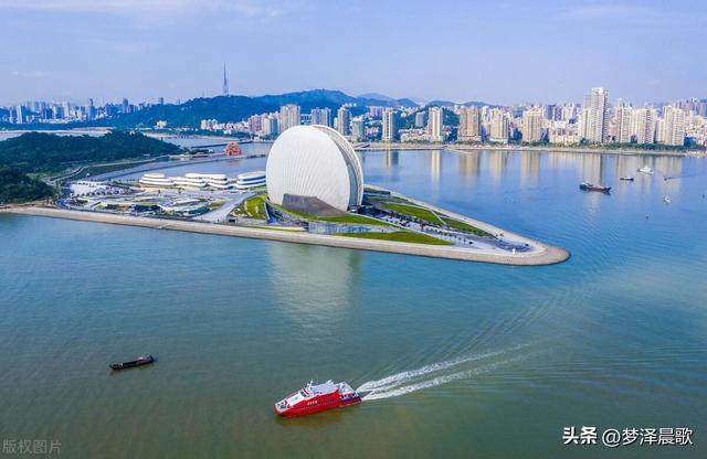 中国唯一建设在海岛上的歌剧院“珠海大剧院”