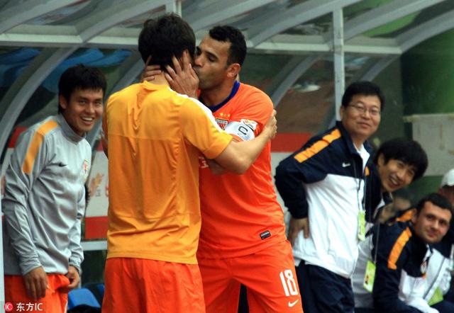 吻是最深情的告白 614亲吻情人节为你奉上体坛kiss合集