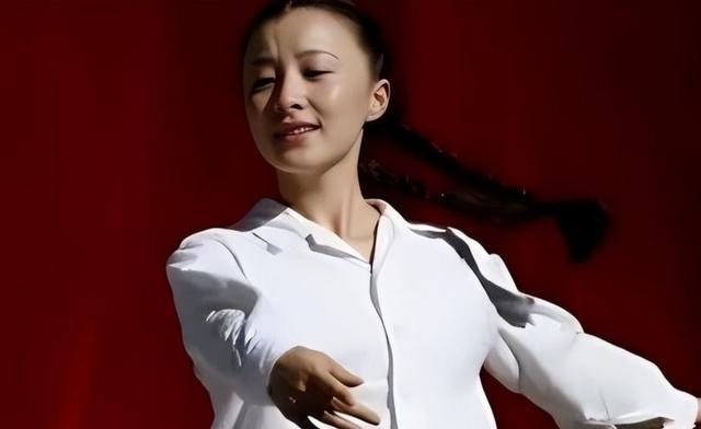 25岁被琼瑶捧红，为245万“出卖身体”，恋爱7天和丑男闪婚