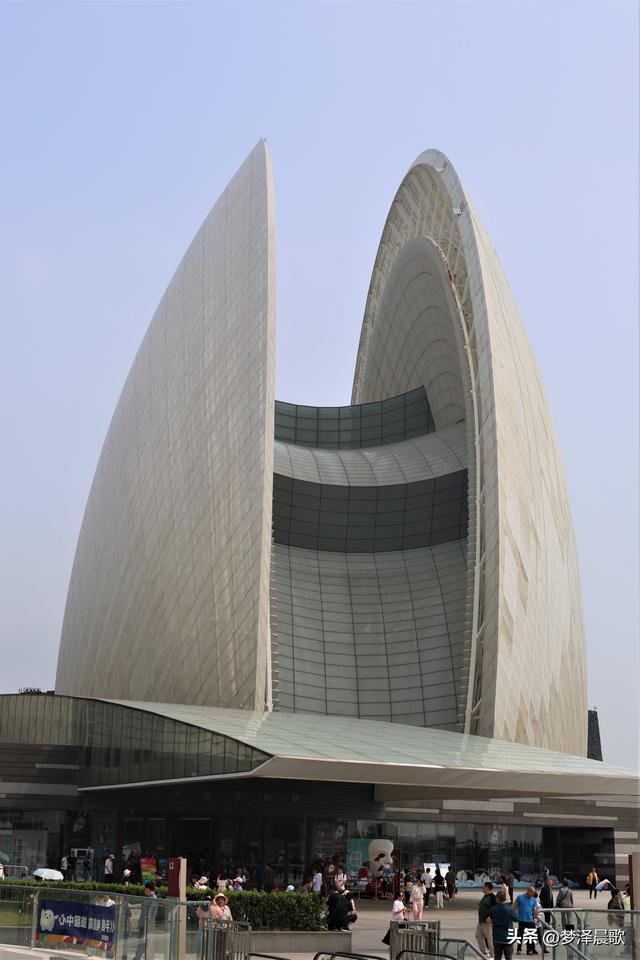 中国唯一建设在海岛上的歌剧院“珠海大剧院”