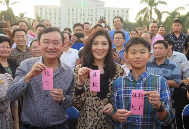 55岁英拉很幸福：全家在迪拜庆祝泼水节，18岁儿子和舅舅一个模子