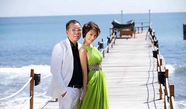 苦熬7年逼走原配，上位3年“遭报应”，脖子以下全是瘤惨死豪宅