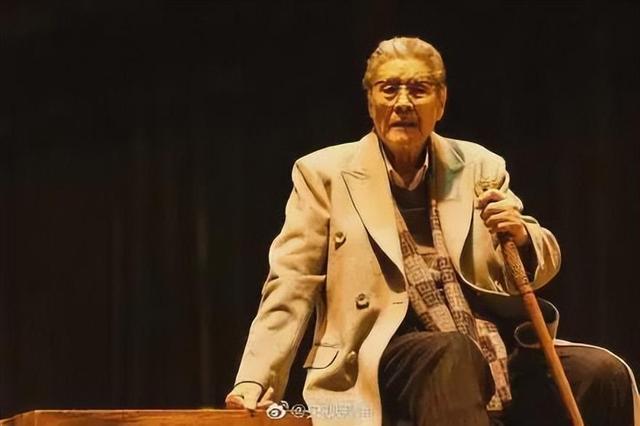 隐姓埋名75年，与演员妻子恩爱64年，95岁的蓝天野传奇一生