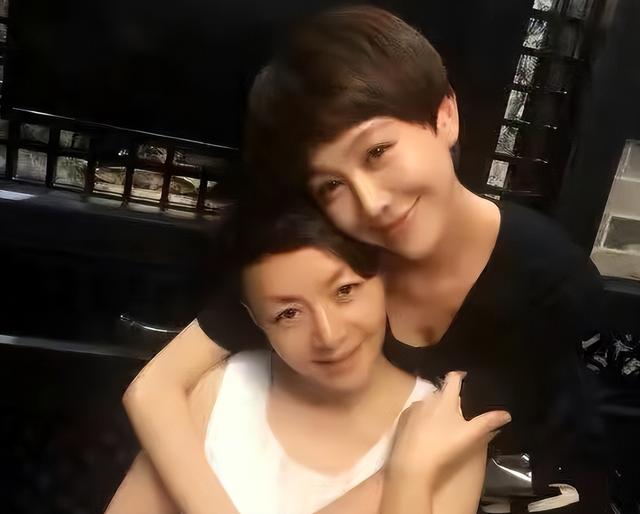 宋丹丹干女儿姜妍公开认爱,与北京某银行行长隐婚?照片流出