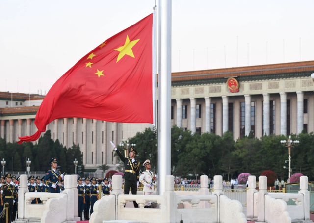 【起床号】4月15日，早安！歌曲《万疆》