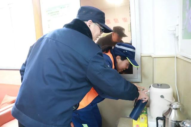 寒风凛冽,不减暖意!这一“最美工会户外劳动者服务点”向户外奔波的他们送去温暖