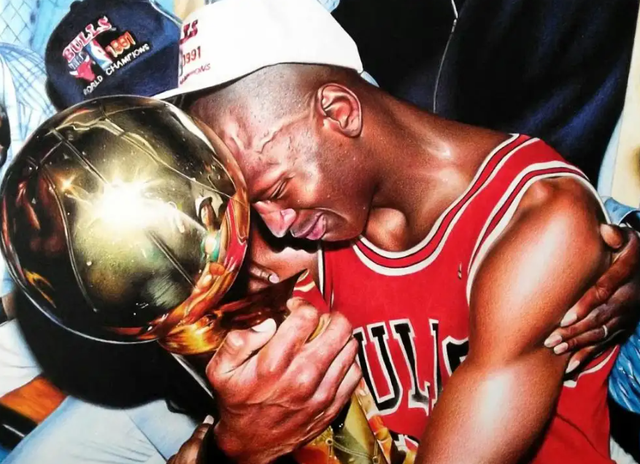 NBA球星夺冠后的英雄泪：库里赛场罕见飙泪，乔丹抱着奖杯痛哭