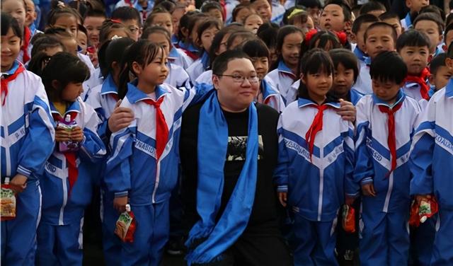 曾经的上单霸主，如今的直播骚猪，PDD精彩的职业生涯