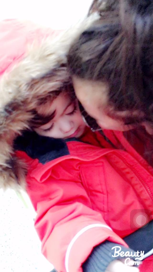 大的周泽西一个人回长沙 在高铁站把Jackson吻醒……