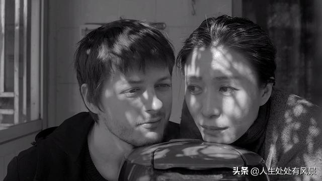 「电影」疏离式的崩塌美学：《她房间里的云》