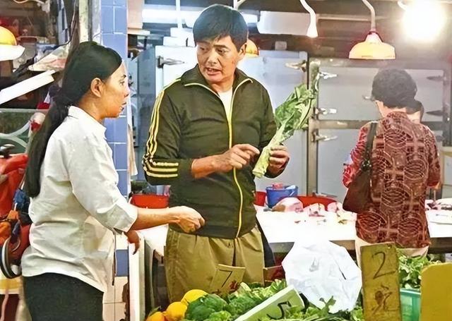 56亿身家的周润发再做善事，办个人展捐出收入，曾拍出297万天价