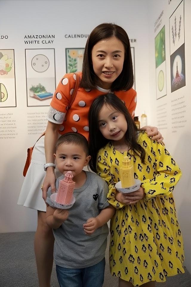 甘比好手段：钩织店打造贤妻良母人设，套牢刘銮雄独掌700亿家产