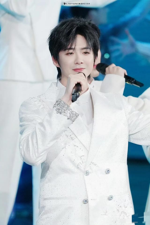 颜值天花板!少年感VS人夫感,你pick哪款男神?