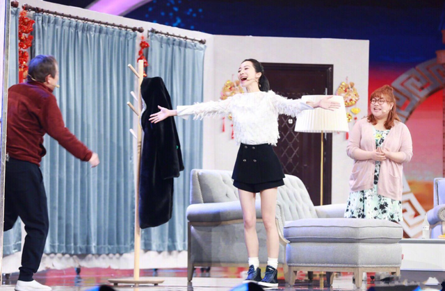 盘点春晚小品中的客串美人,黑丝刘涛应属第一