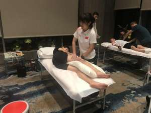 苗欣(运动医学专家建议：只做适合自己的运动)