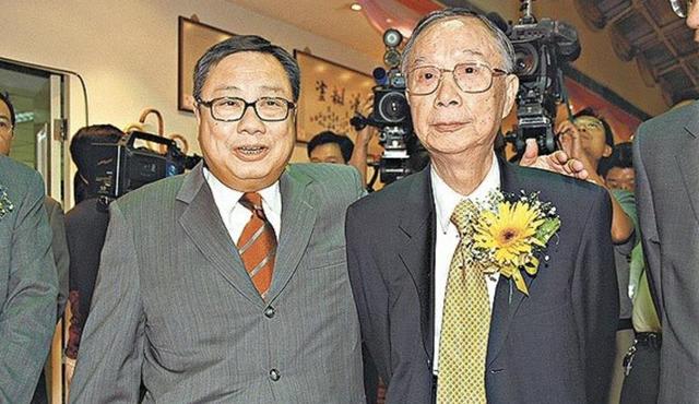 林建岳邱达昌俩豪门聚餐，子女打成一片，林恬儿搂着父亲义父合照