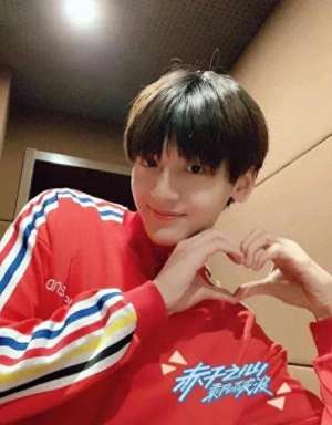 翟潇闻(《翟潇闻：高考三战科二五过，乐观面对，笑料不断的传奇》)