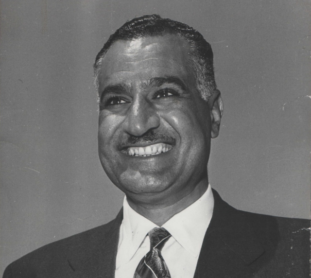 独裁42年得罪五常,中东疯狗卡扎菲,是利比亚救星又死于人民之手