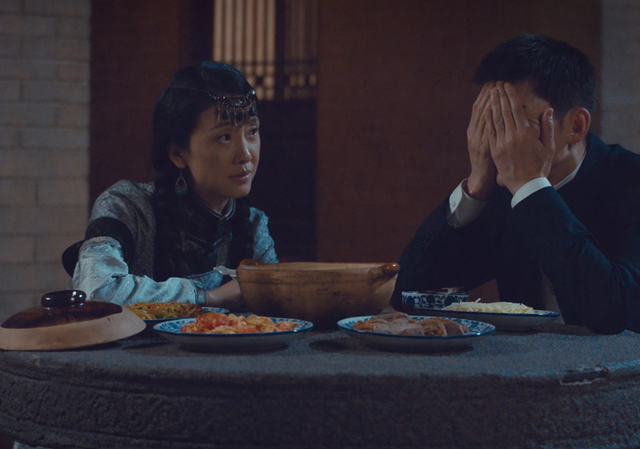 烽烟尽处：37岁张翰给42岁女明星演儿子，母子同框画面尴尬了