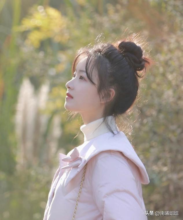 别再披头散发了，今年流行这3种“扎发”，洋气减龄，潮人都跟风