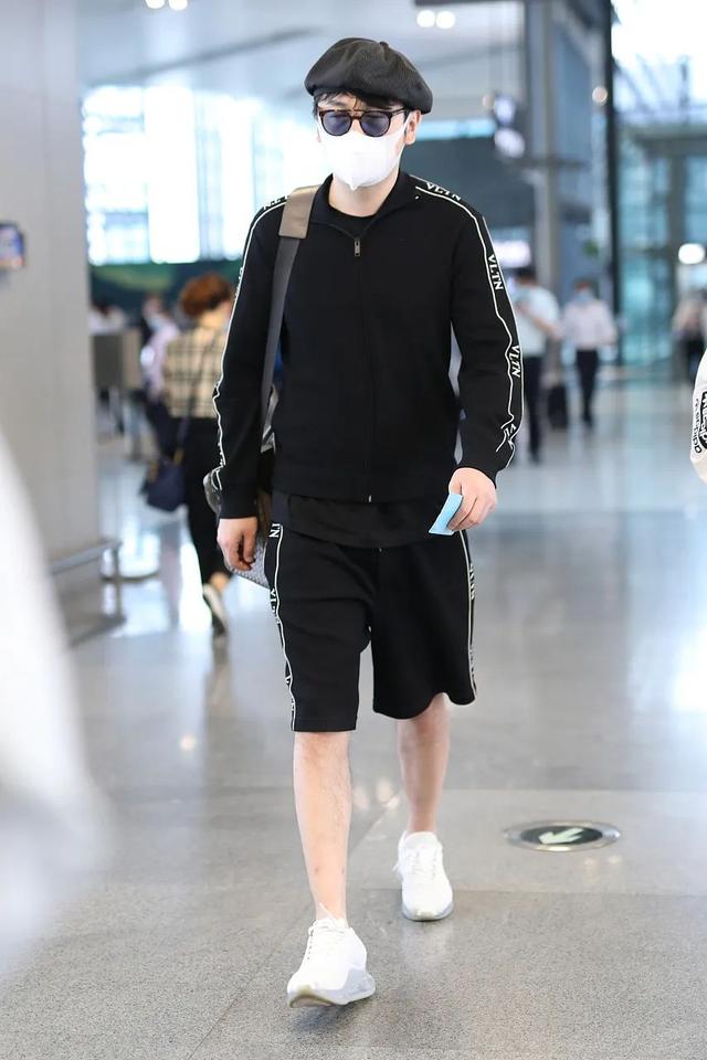 男星街拍｜蔡徐坤酷黑出场，本森新男友竟然是他？