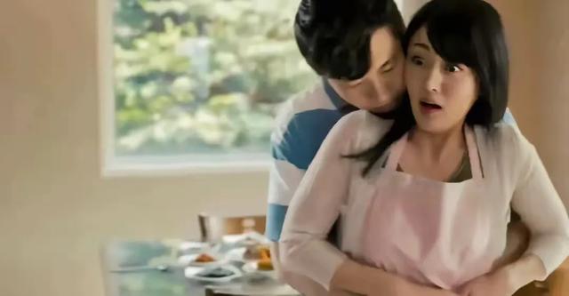 韩国18禁电影《新妈妈》：家庭的迷局与情感的纠葛