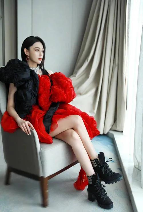 张馨予:写真一场震撼视觉的时尚绮梦