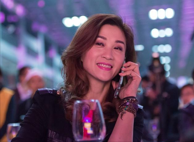 内地登台因长腿抢镜，TVB女星袁洁仪曾三度流产，提议老公找情人