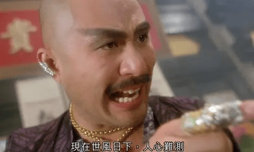 他被誉为“风月片”教父，拦截训练中的女兵，直言：我们结婚吧