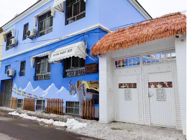 这条街,太适合拍照了→