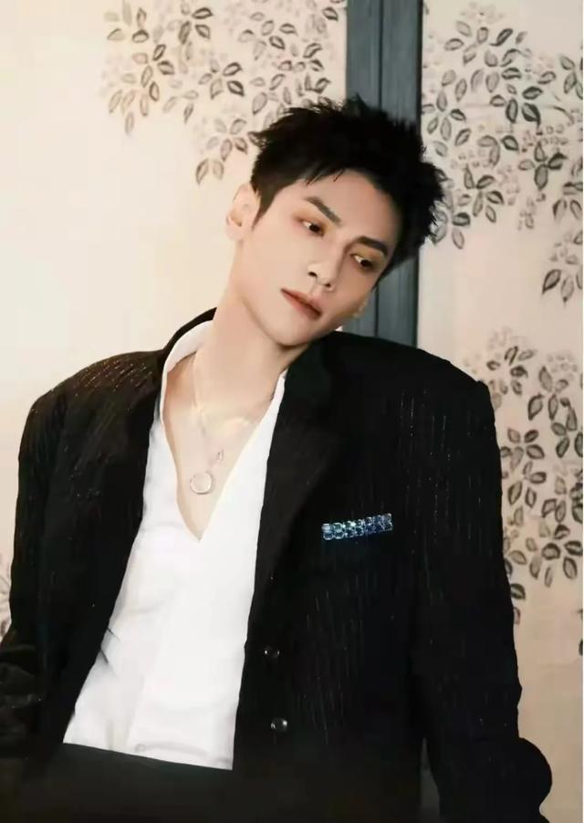 天呐!36岁罗云熙增肥成功,颜值回春太惊艳!不再是“病娇美人”