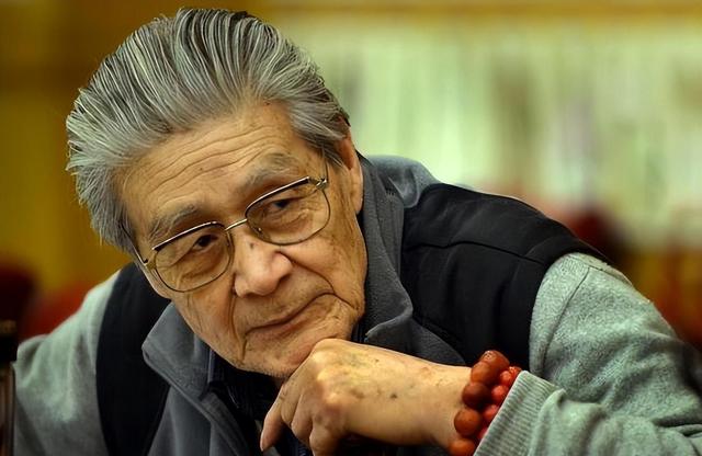 隐姓埋名75年，与演员妻子恩爱64年，95岁的蓝天野传奇一生