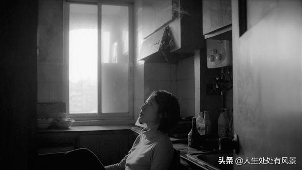 「电影」疏离式的崩塌美学：《她房间里的云》