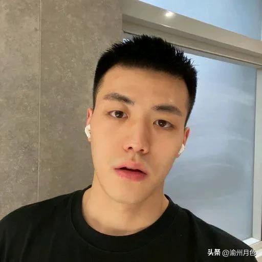 很有男人味的寸头帅哥