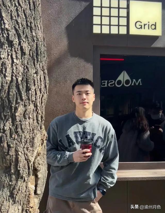 很有男人味的寸头帅哥