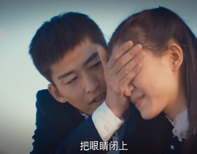 烽烟尽处：37岁张翰给42岁女明星演儿子，母子同框画面尴尬了