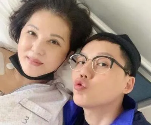 刘维宣布暂退娱乐圈，母亲癌症复发病情危险，圈内好友施以援手
