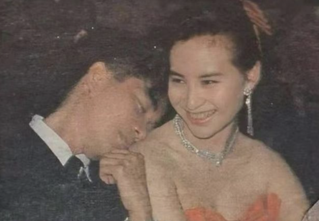 赌王和二太先后离世，被棒打鸳鸯的何超琼上热搜，豪门绝恋美强惨