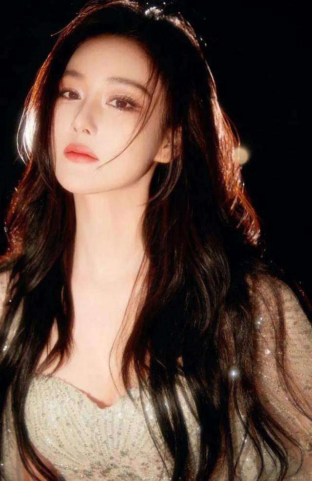 张馨予:写真一场震撼视觉的时尚绮梦