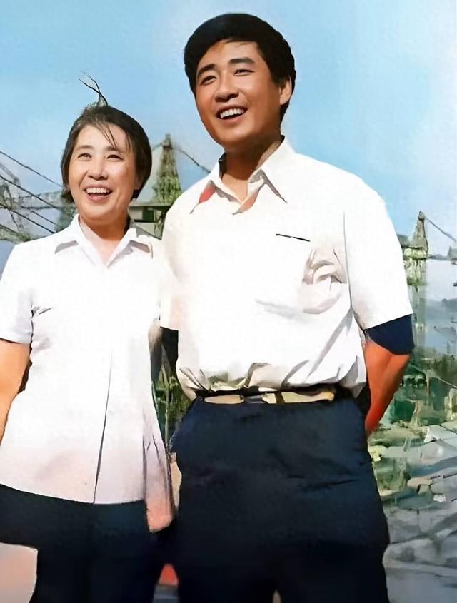 1983年，王光美和儿子刘源的合影，32岁的刘源是副县长！