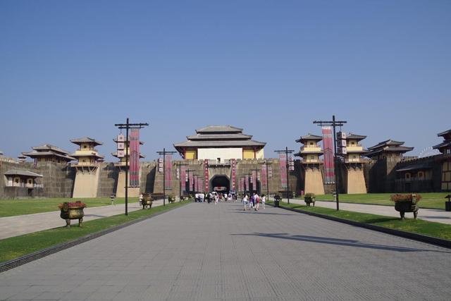 斥资12亿建秦王宫，再花10亿建唐宫，陈凯歌电影没拍好门票赚翻了