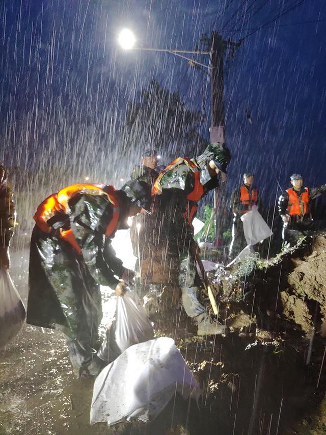 “洪水不退,官兵不退”:来自中部战区的承诺