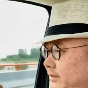 刀郎的照片(50岁刀郎近照曝光，中年发福明显，脸上竟出现老年斑，才子变大爷了)